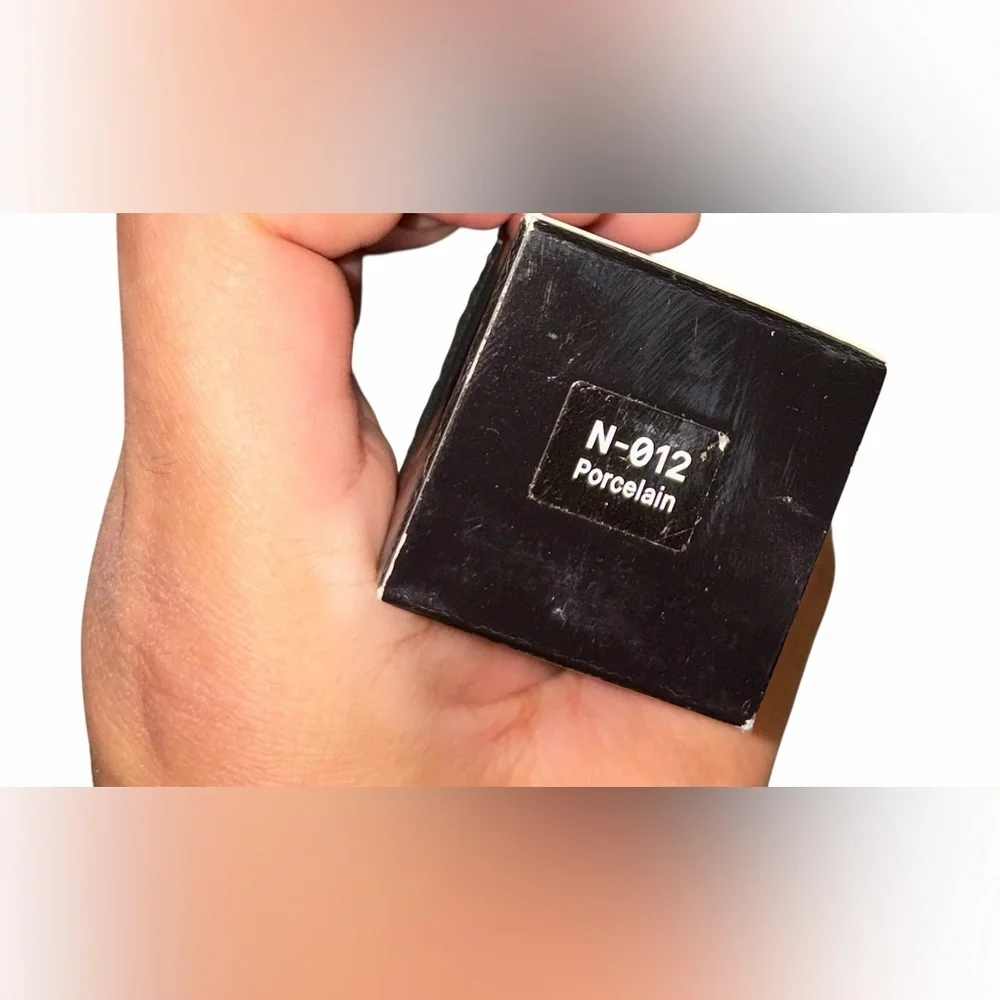 Bobbi Brown Weightless Skin Foundation